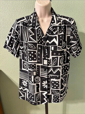 Donnkenny Black & White Geometric Button Down